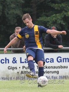 Landesliga Süd Saison 2014/2015, 6. Spieltag, FC Neuweiler - Viktoria Hühnerfeld 5:4 in Sulzbach-Hühnerfeld, Rasenplatz am Koppshaus © 2014 Dennis Merl